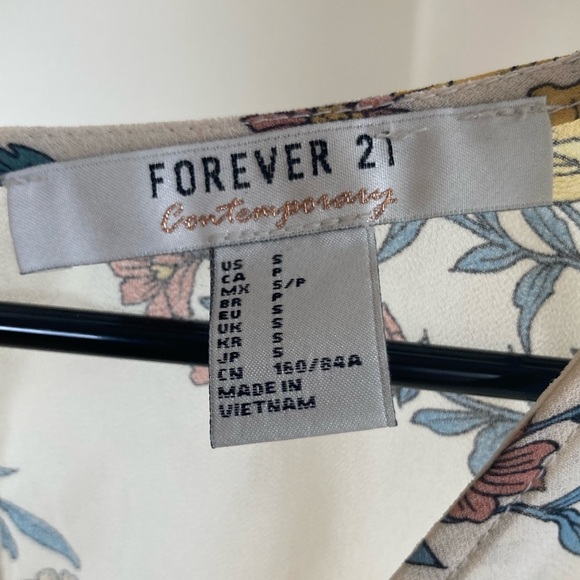 Gorgeous long-sleeve floral wrap top see-through - Picture 4 of 4